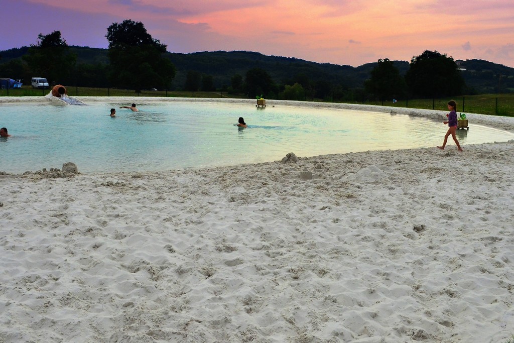 Natural lagoon pool | 4-star campsite in Ariège