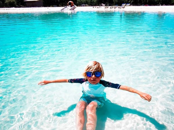 Piscine naturelle lagon | Camping en Ariège 4 étoiles