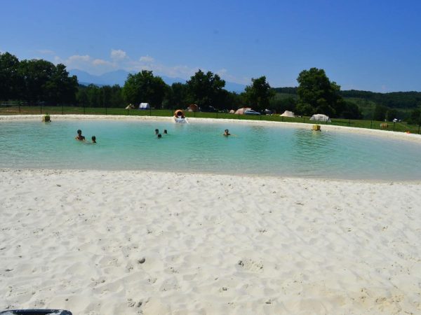 Piscine naturelle lagon | Camping en Ariège 4 étoiles