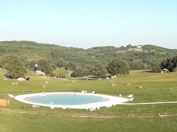 Piscine naturelle lagon | Camping en Ariège 4 étoiles